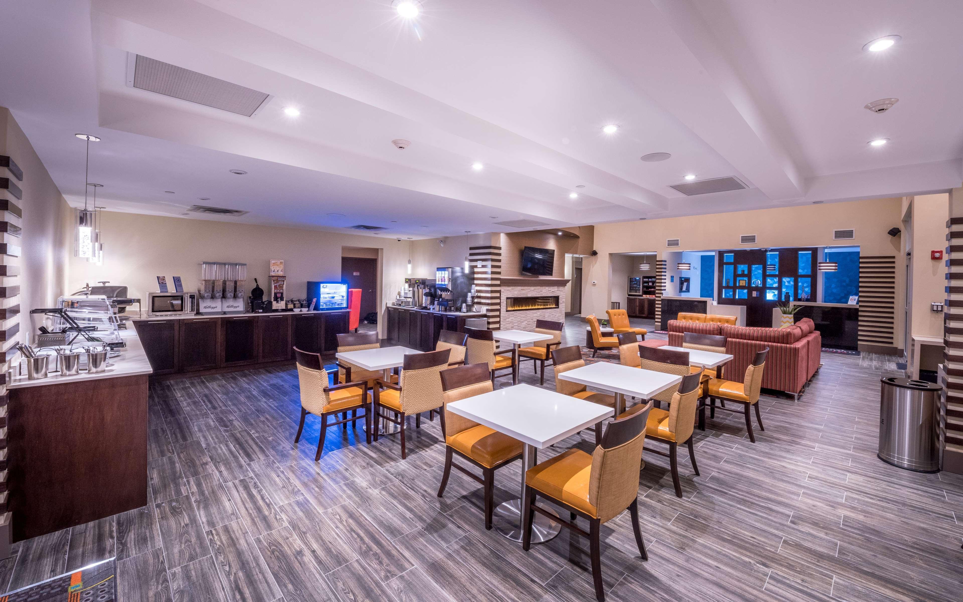 Best Western Plus Chateau Fort St. John Bagian luar foto