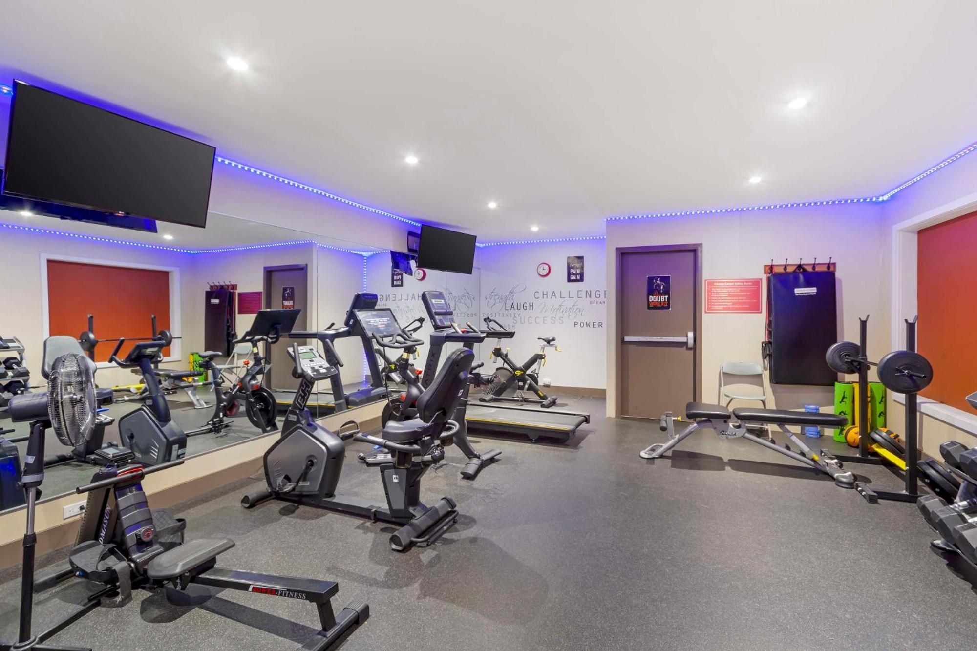 Best Western Plus Chateau Fort St. John Bagian luar foto