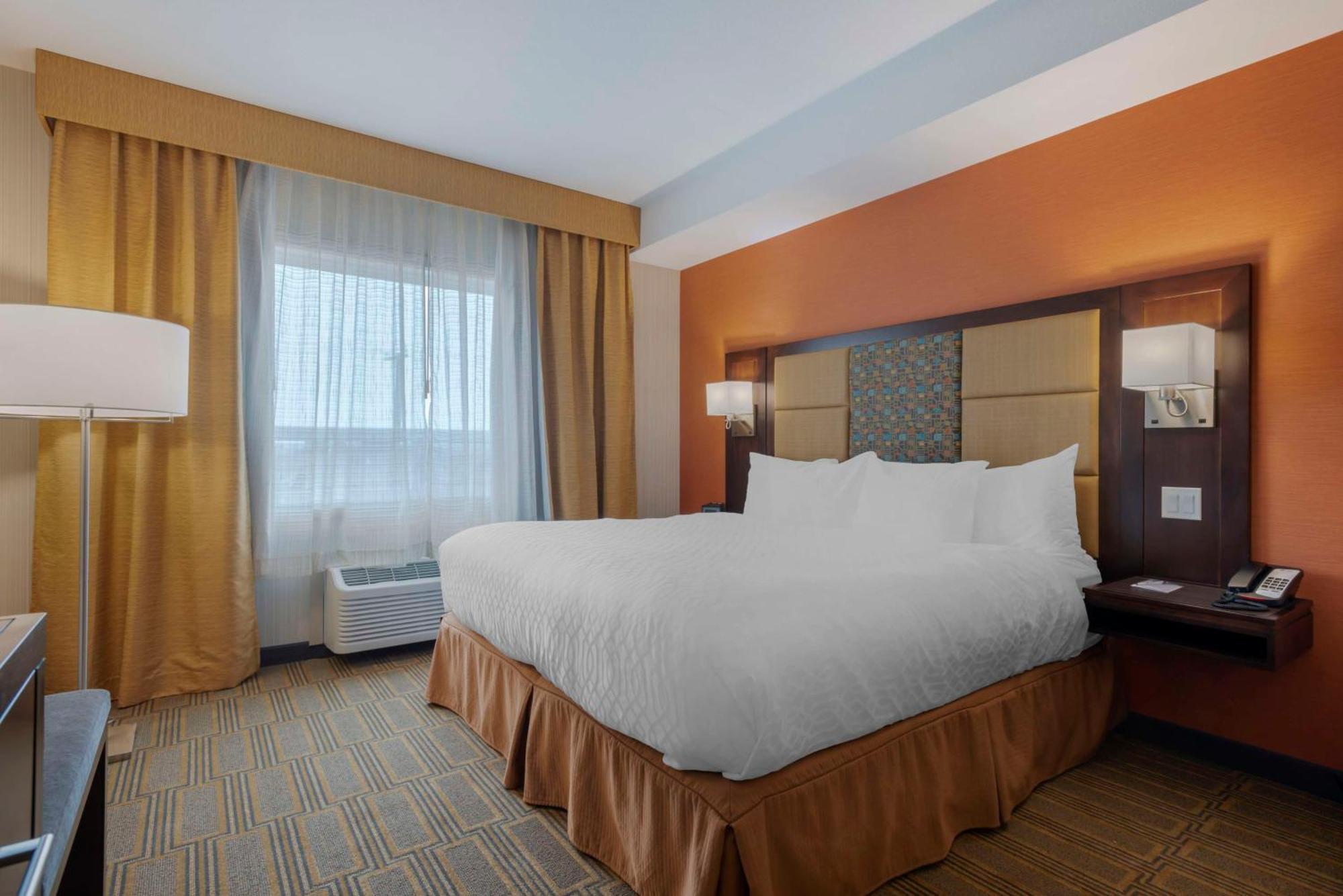 Best Western Plus Chateau Fort St. John Bagian luar foto