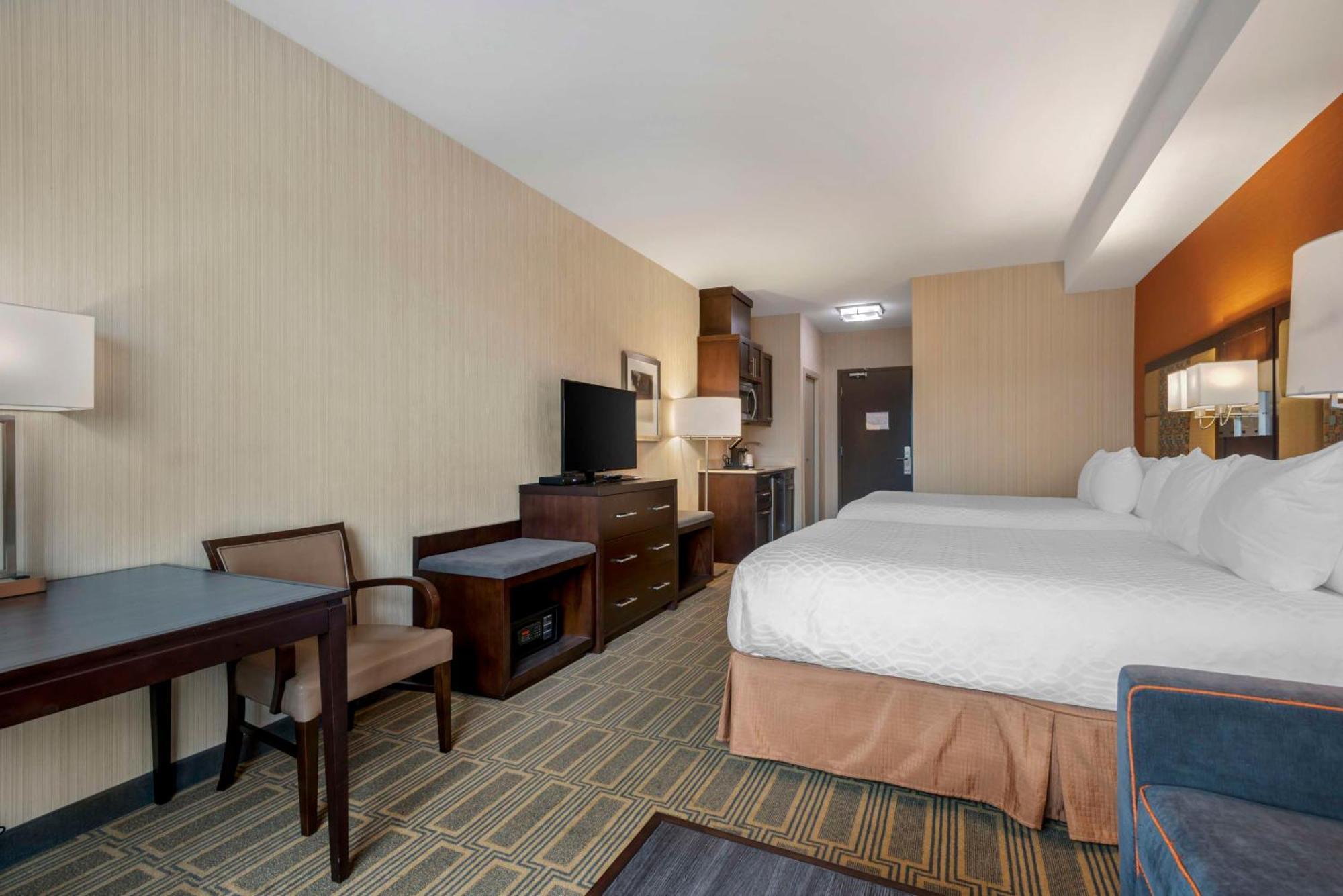 Best Western Plus Chateau Fort St. John Bagian luar foto