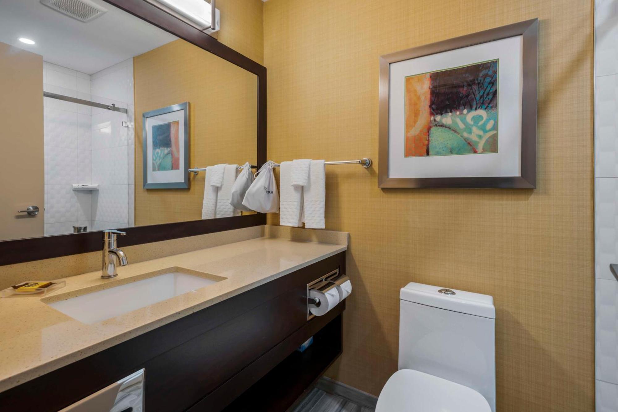 Best Western Plus Chateau Fort St. John Bagian luar foto