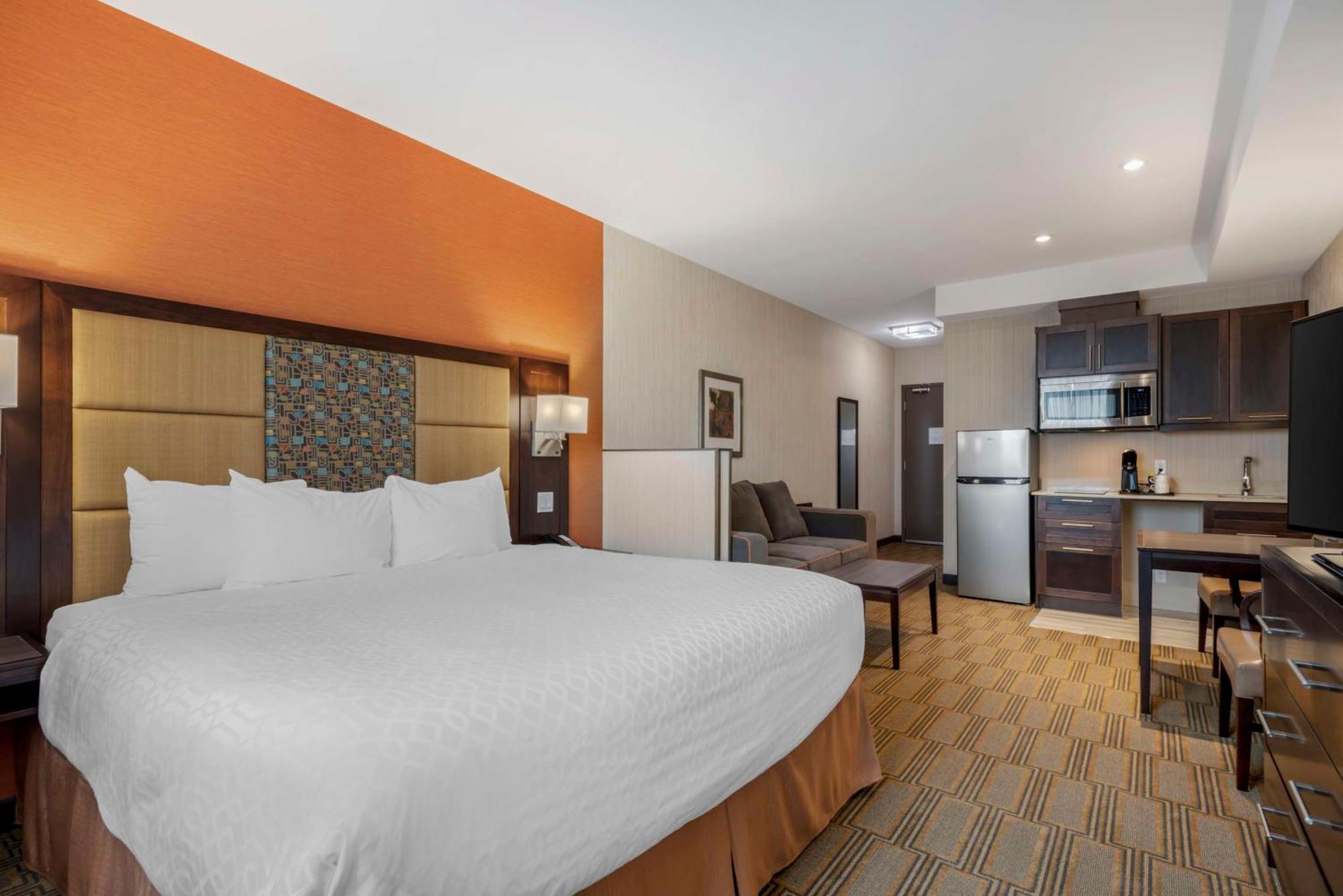 Best Western Plus Chateau Fort St. John Bagian luar foto