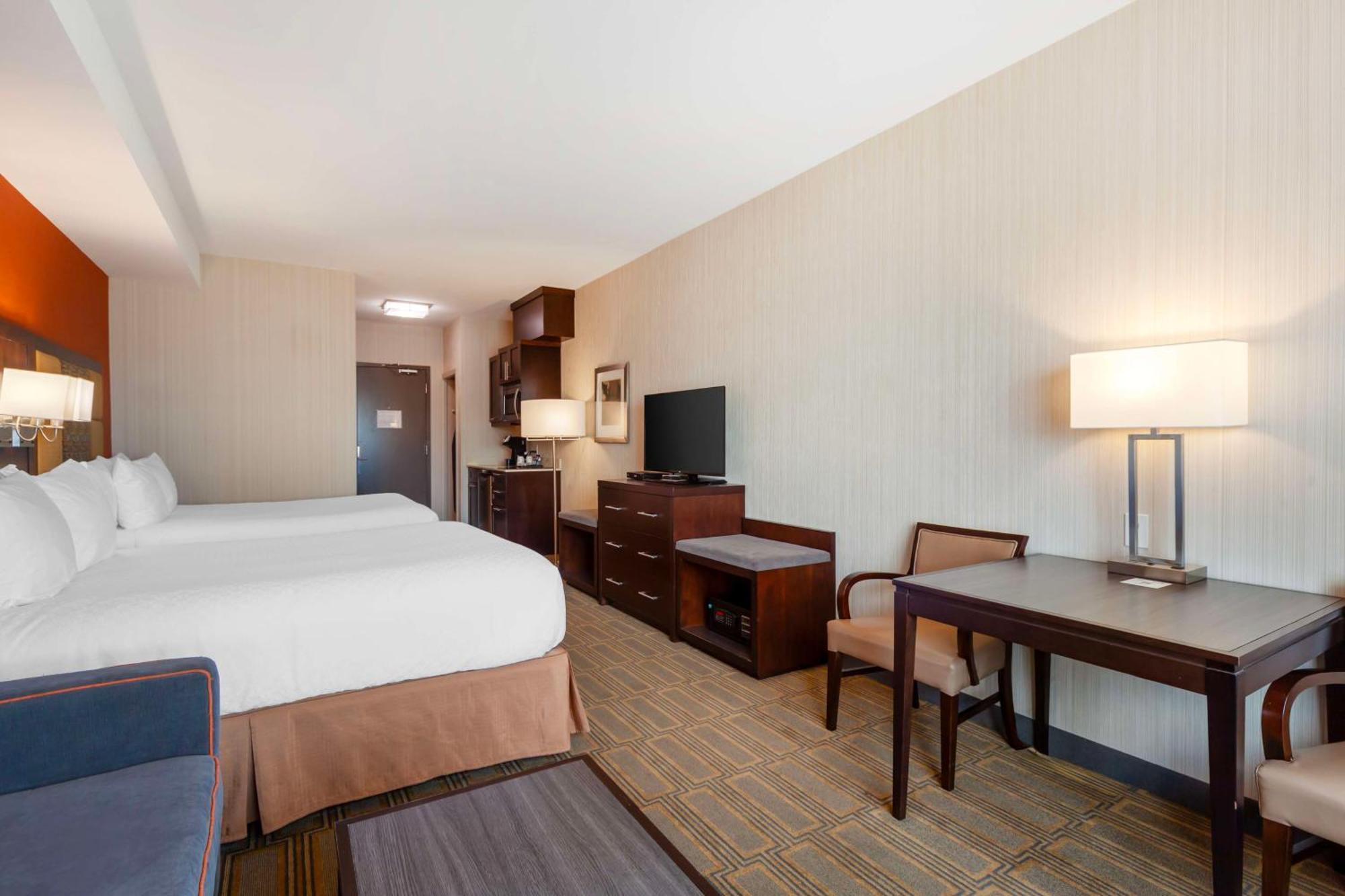 Best Western Plus Chateau Fort St. John Bagian luar foto
